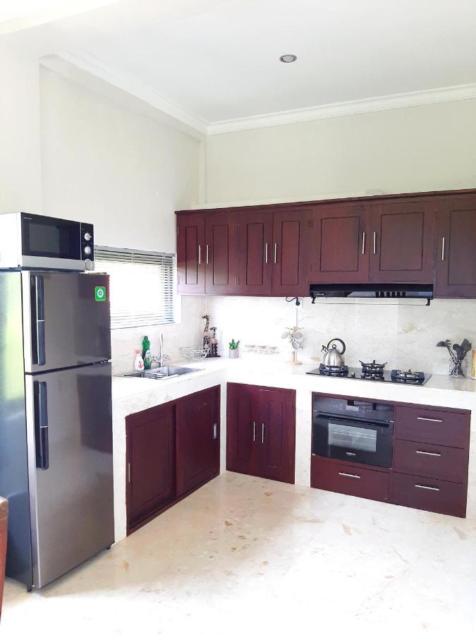 Medewi Manor Aparthotel Airsatang Εξωτερικό φωτογραφία