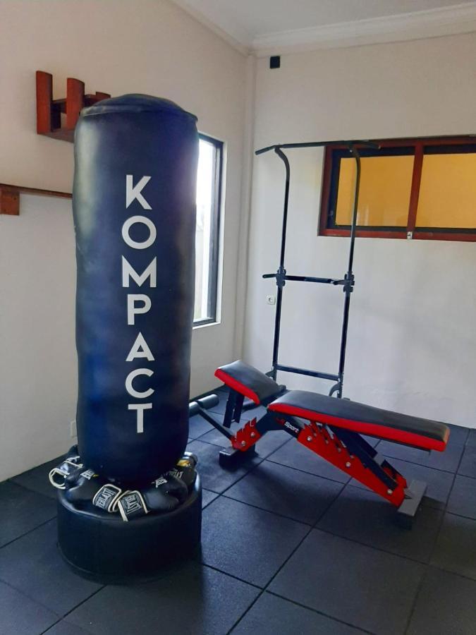 Medewi Manor Aparthotel Airsatang Εξωτερικό φωτογραφία