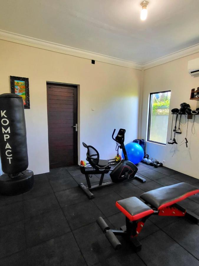 Medewi Manor Aparthotel Airsatang Εξωτερικό φωτογραφία